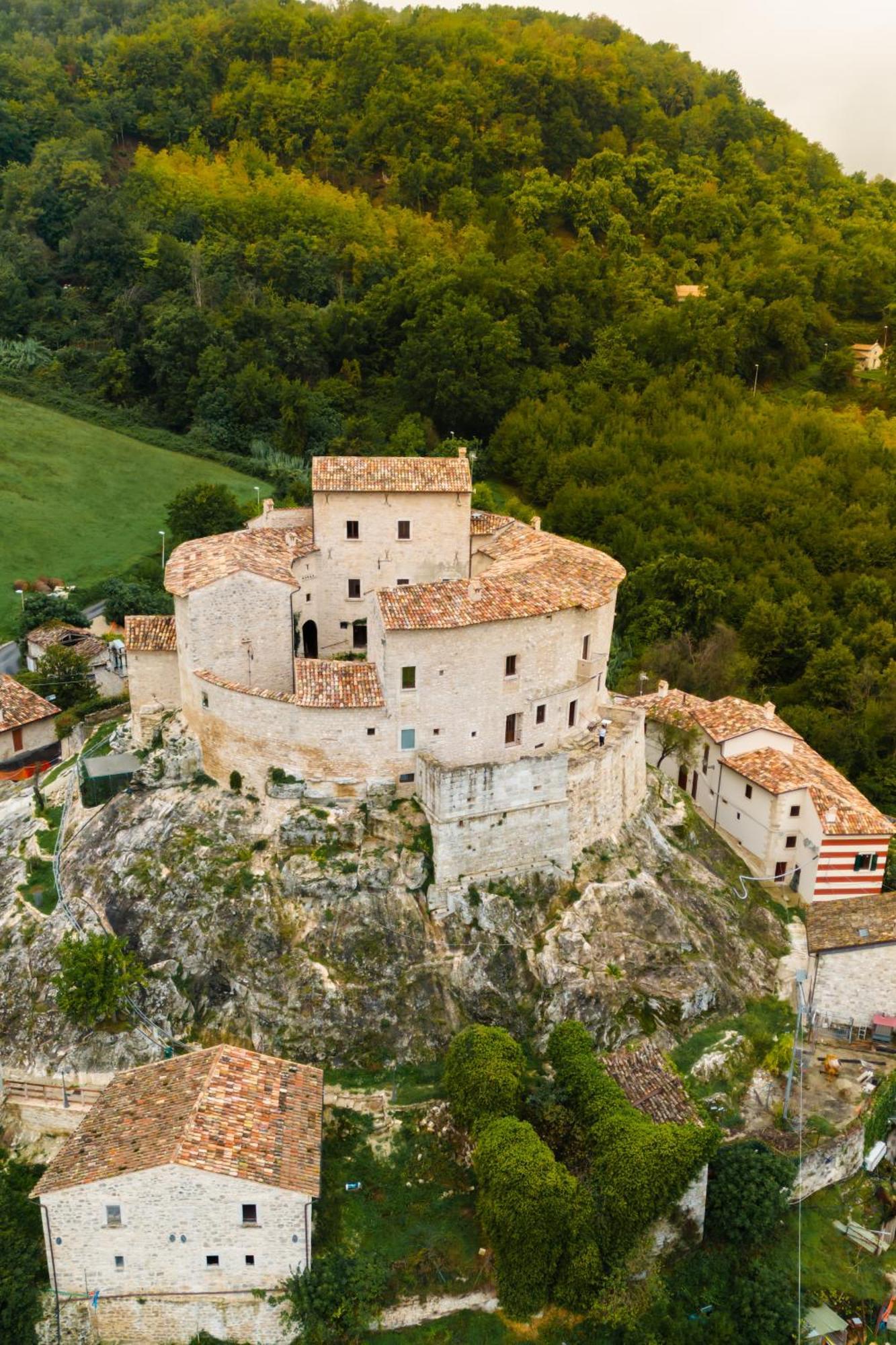 Hotel Castel Di Luco Acquasanta Terme Exterior foto