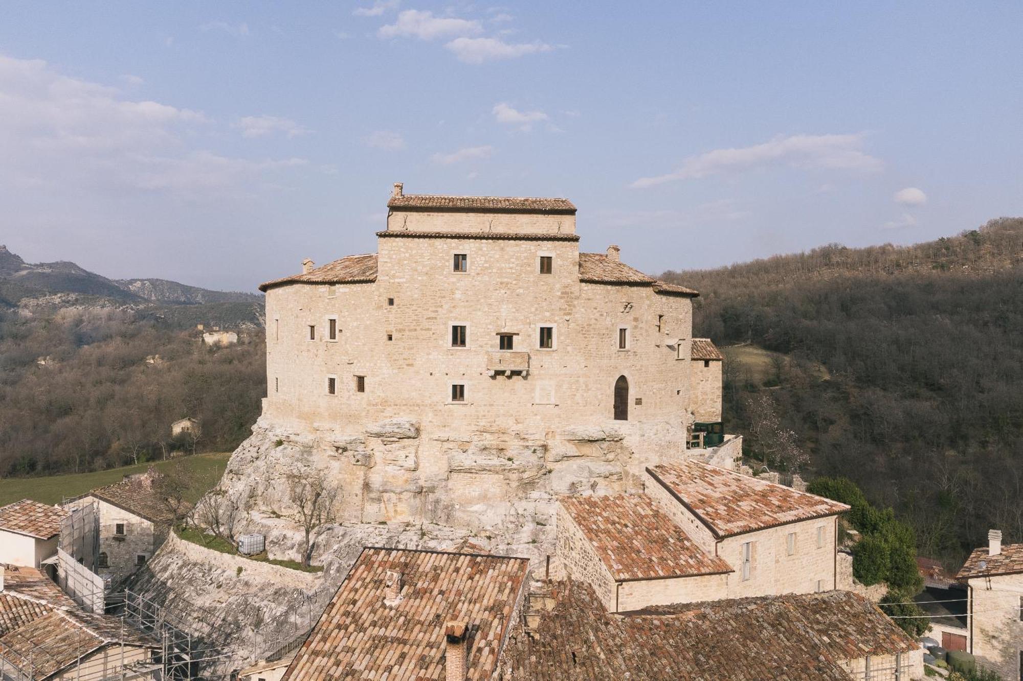 Hotel Castel Di Luco Acquasanta Terme Exterior foto